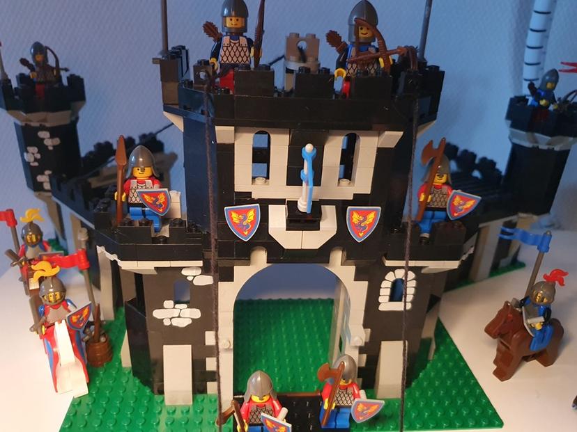 6085 Black Monarch's Castle